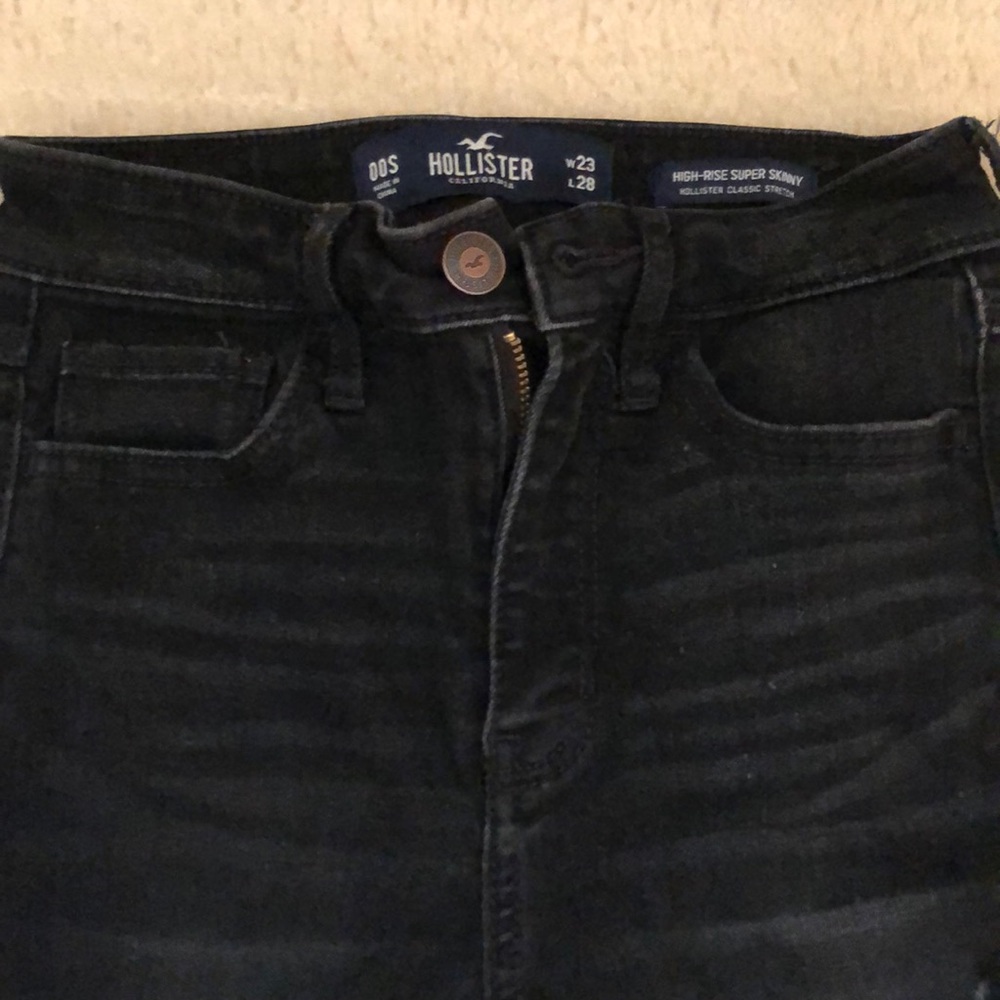 Black Hollister ripped jeans